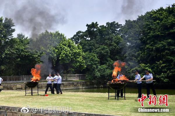 启禀公子，夫人又在扮无辜