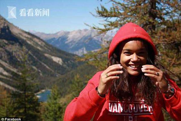 习近平听取李家超工作报告；李强、蔡奇、丁薛祥出席会议。截图4