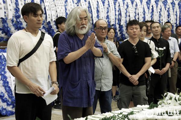 1:0月2,3日隔夜要闻：美股收跌 特普会告吹 欧盟成员国批准对俄实施第19轮制裁 特斯拉净利润同比下降37%