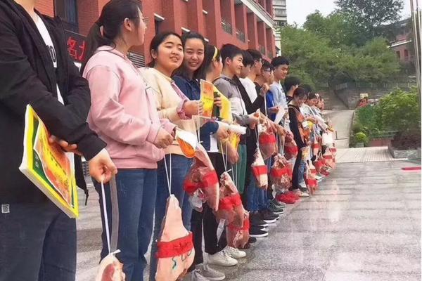 习近平听取李家超工作报告；李强、蔡奇、丁薛祥出席会议。截图0