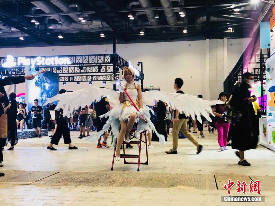 秋叶在首都翩翩起舞截图3