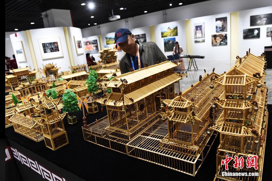 “贷款明白纸?”铺就“<融>资明白路” 广州农商银行积极推动明示企业贷款综合融资成本试点工作